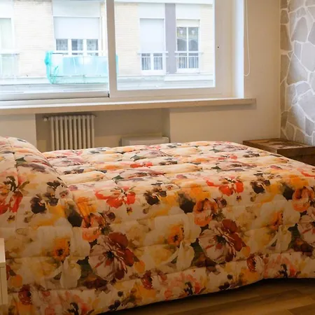 ゲストハウス Rosamar バーリ